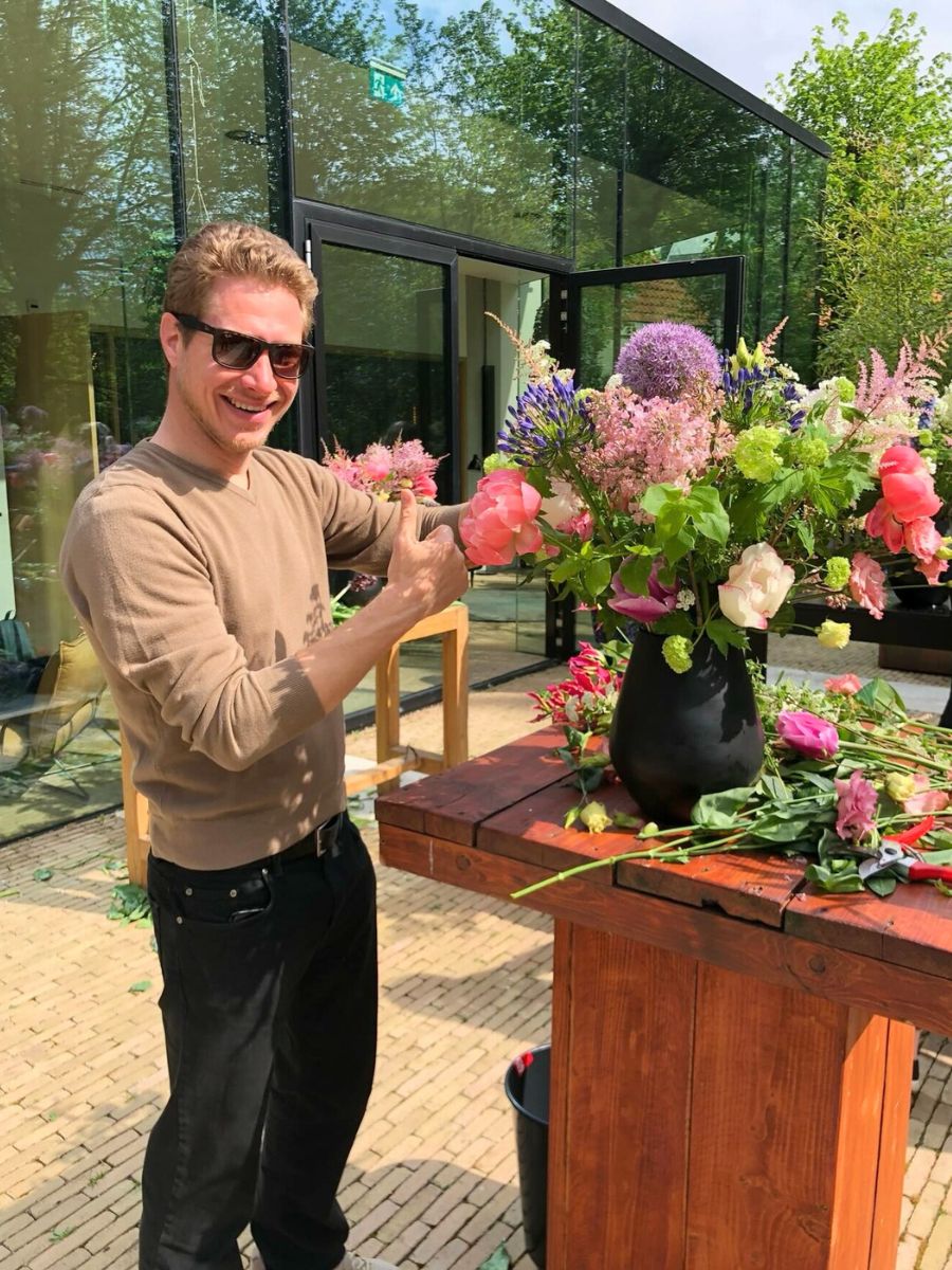 FlowerSchool New York student designing a mixed bouquet