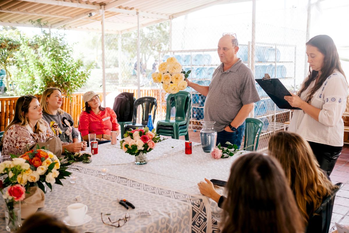 Joey of Alexandra Farms showing varieties