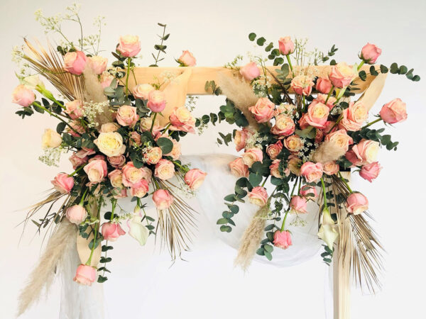 A Bohemian Bridal Arch Full of Inspiration With Rose Suplesse by Simone Schrooten