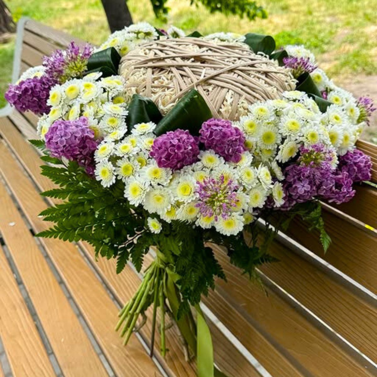Spring arrangement with Stallion Chrysanthemum by floral designer Tatiana Yeromenko 