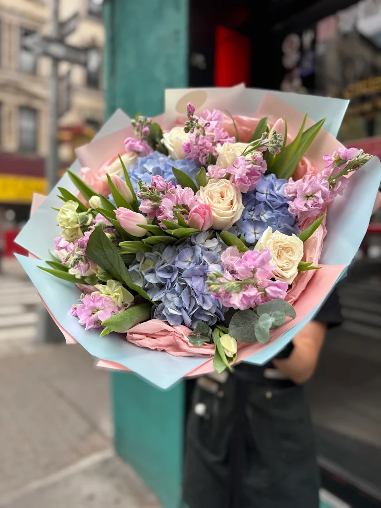 Flordel NYC - woman showing a beautiful bouquet design