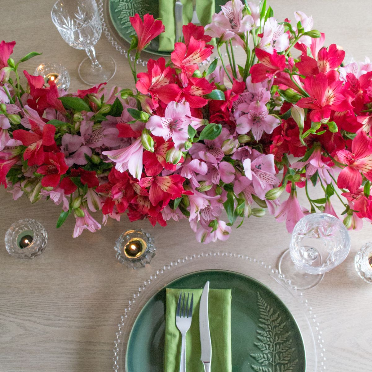 Tablerunner with Alstroemeria flowers