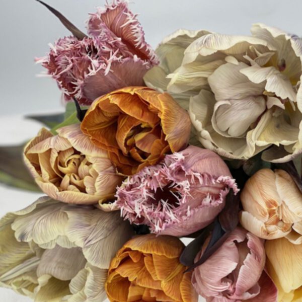 Marc Sassen - Vip Roses - Flower Toppings & Tinted Flowers - Article - on Thursd Highlighted