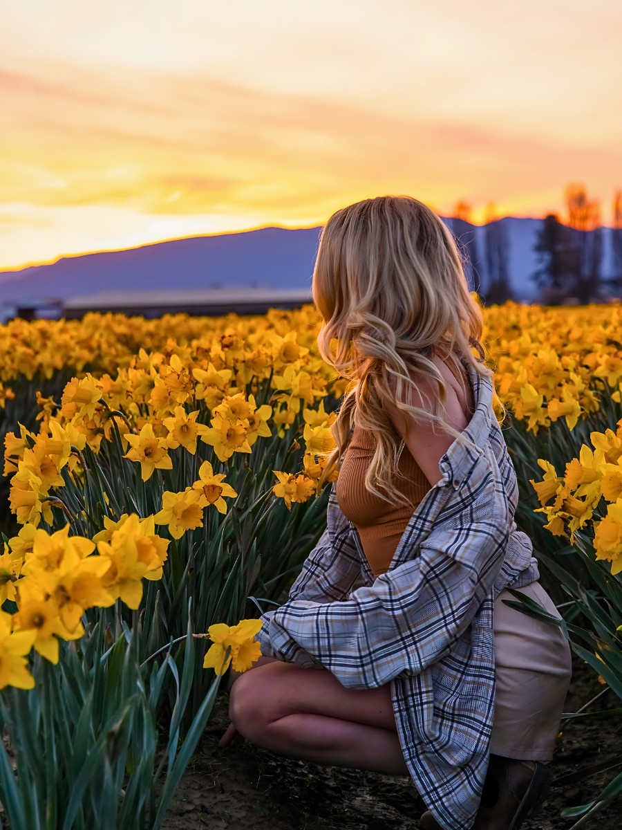 What Flowers Bloom First in Spring?