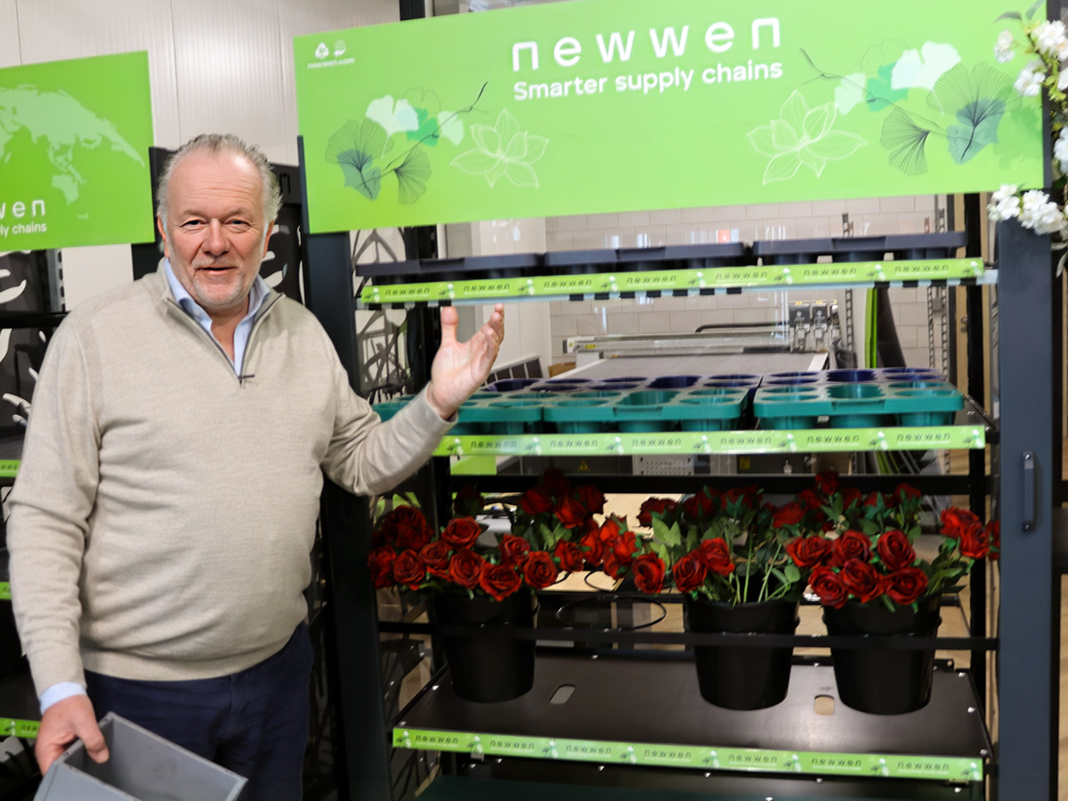 Newwen black shop display trolley
