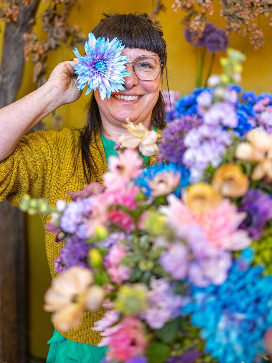 Why Flowers Make People Happy, According to Science and Common Sense