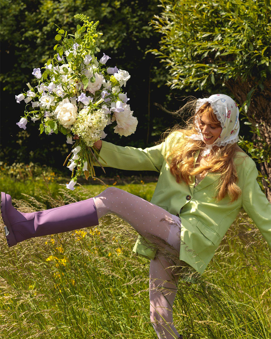 Campanulove Campanula girl in field