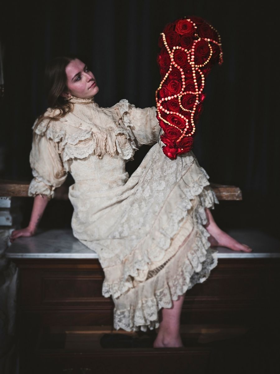 A Mystic Feeling Created for a Wedding With Porta Nova Red Naomi Roses A Mystic Feeling Created for a Wedding With Porta Nova Red Naomi Roses