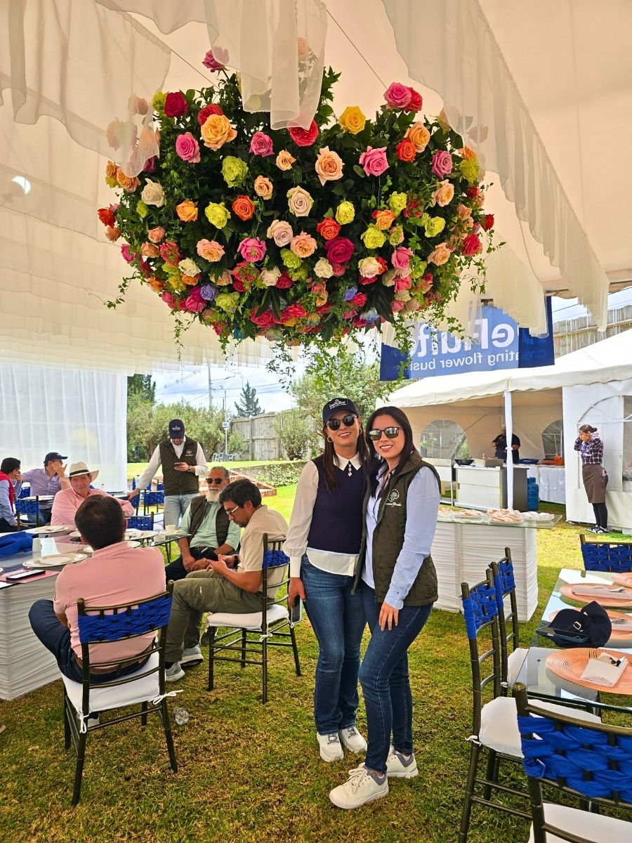 Chandelier of Roses at De Ruiter Open Days in Ecuador Chandelier of Roses at De Ruiter Open Days in Ecuador
