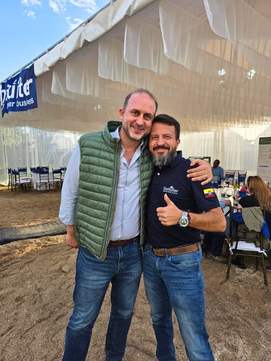 Marcelo With His Client at De Ruiter Ecuador Open Days: This is Family Right? Marcelo With His Client at De Ruiter Ecuador Open Days: This is Family Right?