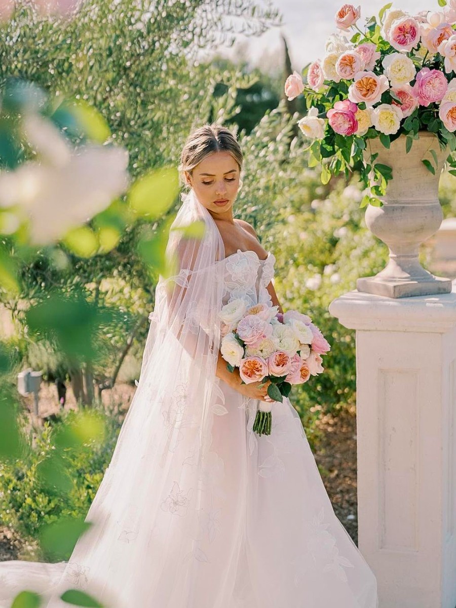 Which Flowers Are Best for Spring Weddings? (And Why They Work So Well)