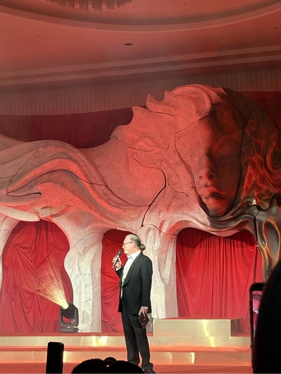 James Lord RSVP Presenting Tomas De Bruyne.jpg