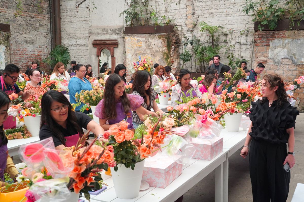 Tulipina teaching a masterclass in Mexico