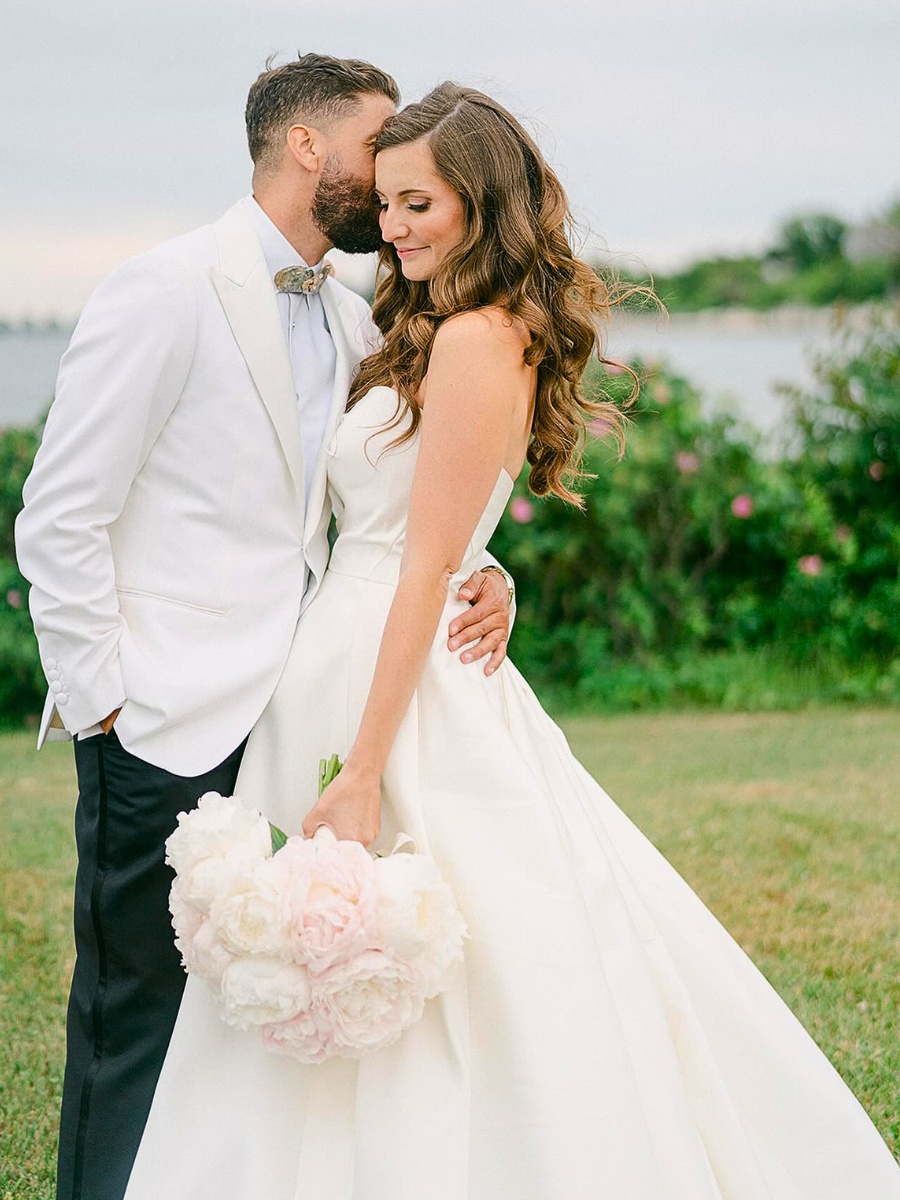 Why Peonies Are So Popular for Weddings