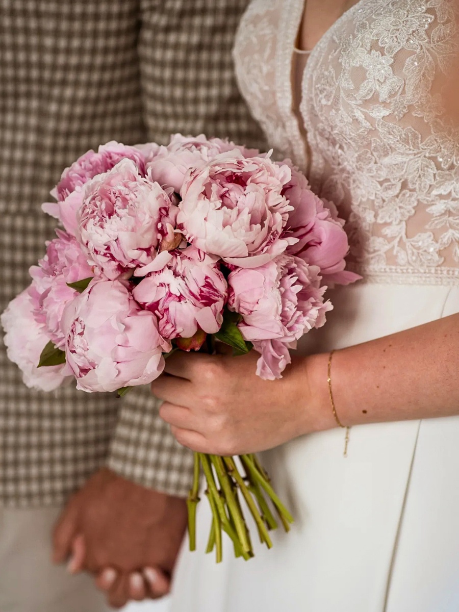 Why Peonies Are So Popular for Weddings