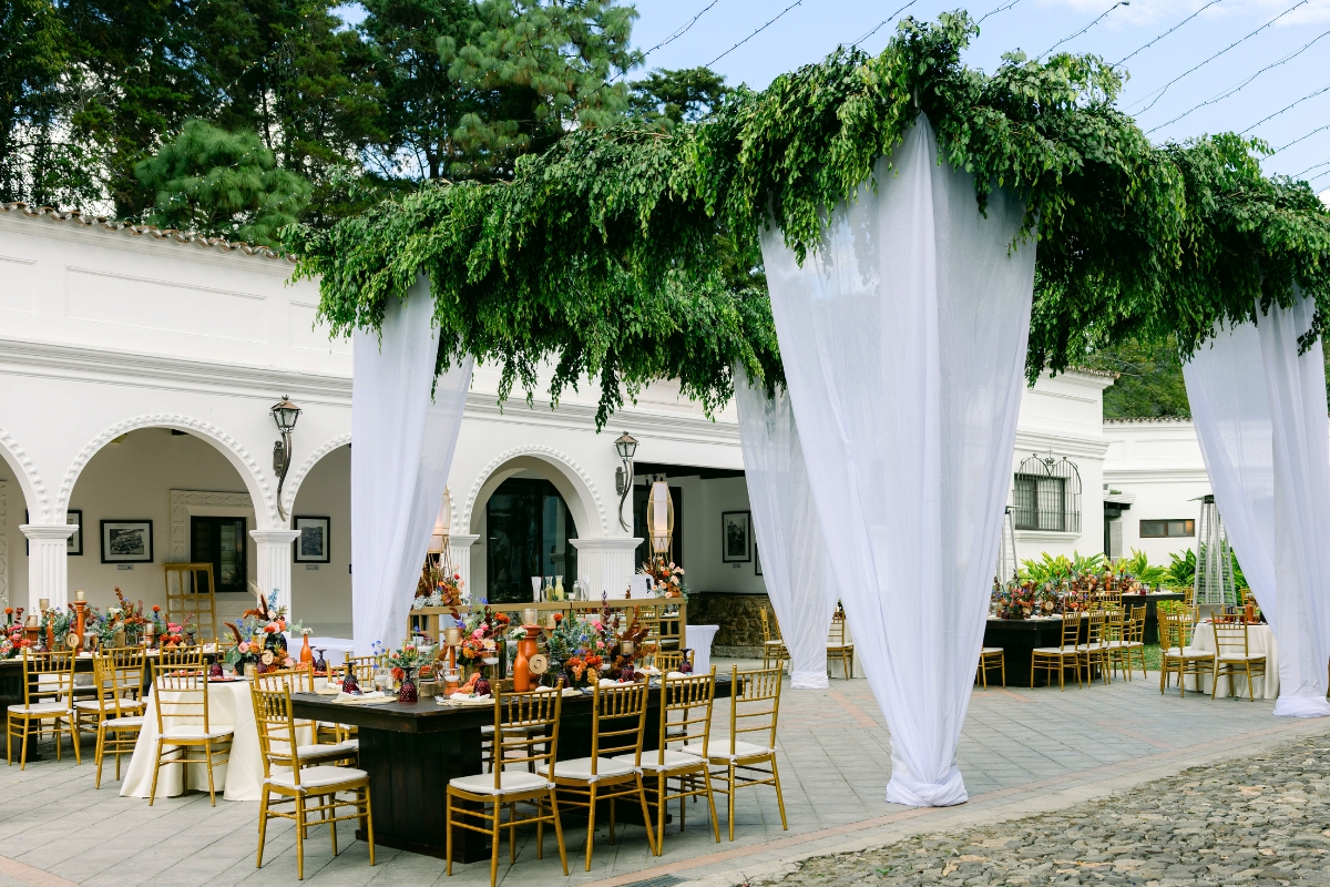 Green roof for a wedding outdoors