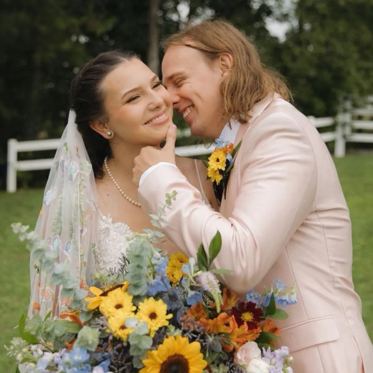 Outdoor Wedding Florals Feature Image