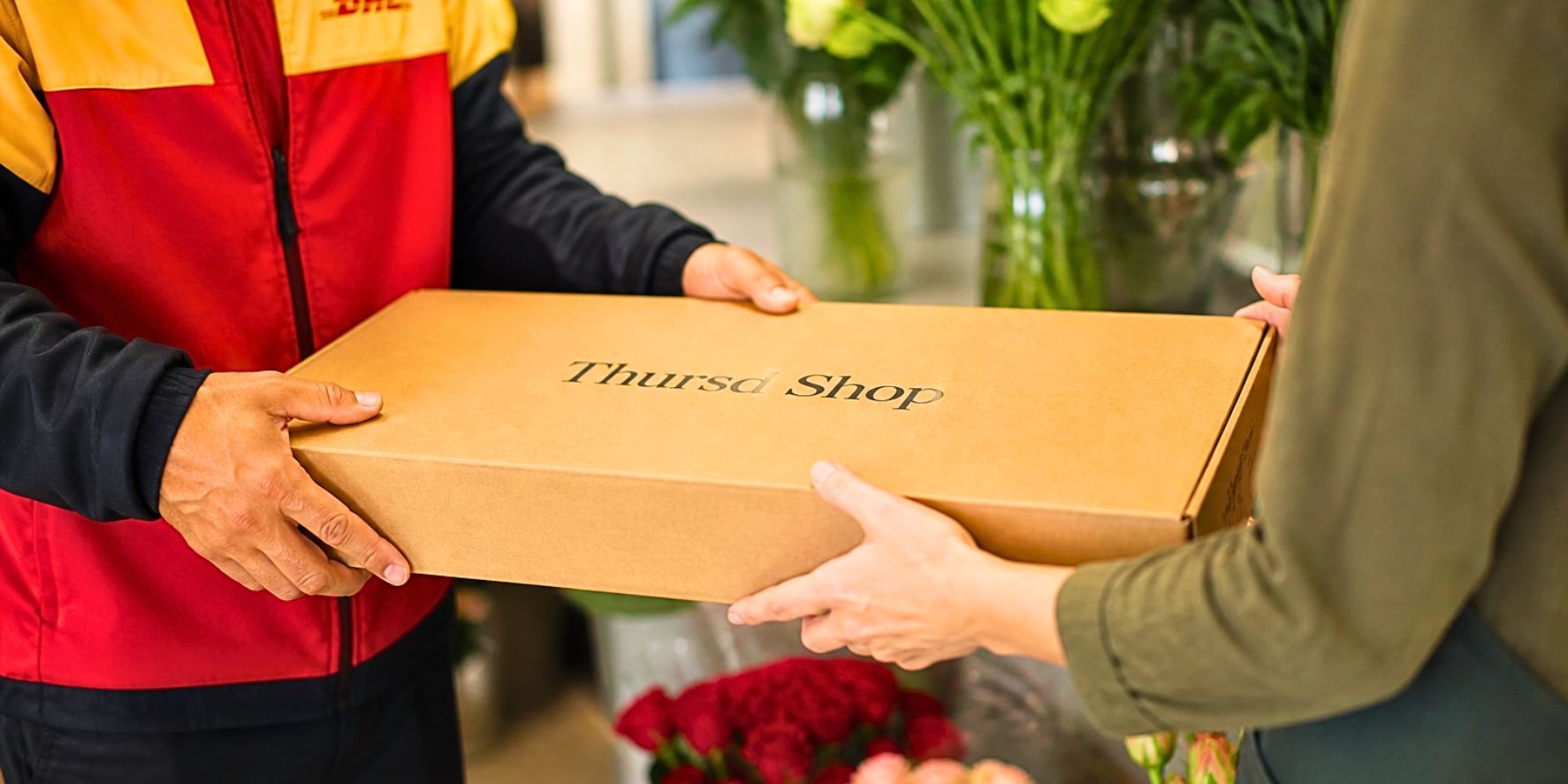 Thursd Shop - Box handover to florist