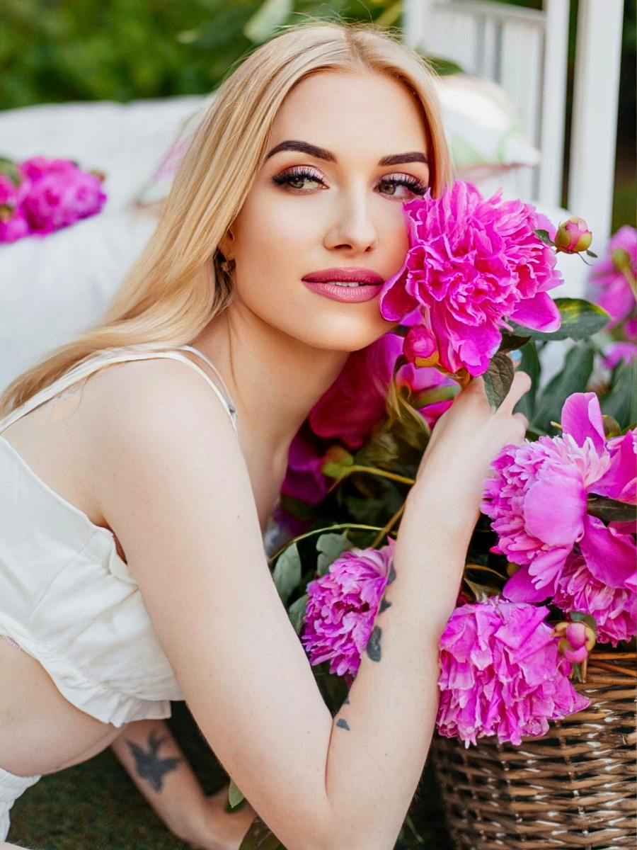 Catering to Generation Z Consumers: Identifying Key Traits and Wellbeing Benefits in Floral Products report, presented by Floral Marketing Fund (FMF), CalFlowers, and FTD, and conducted at the APPAH lab, Colorado State University, on what Gen Z seek in flowers