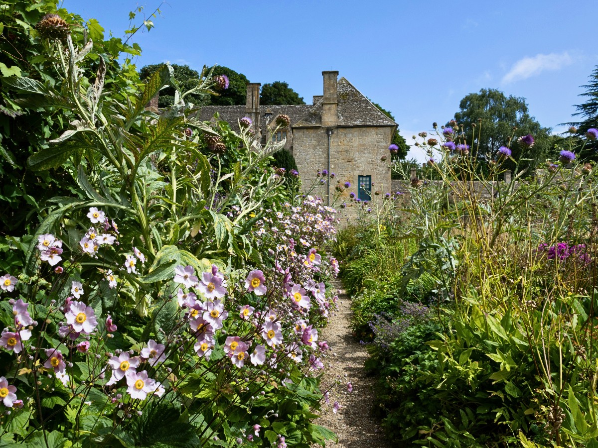 Cottage Gardens Are Whimsically Pleasant Spaces