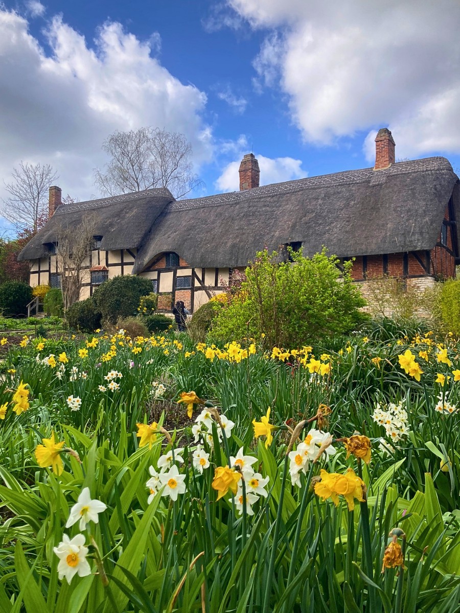 Cottage Gardens Are Whimsically Pleasant Spaces