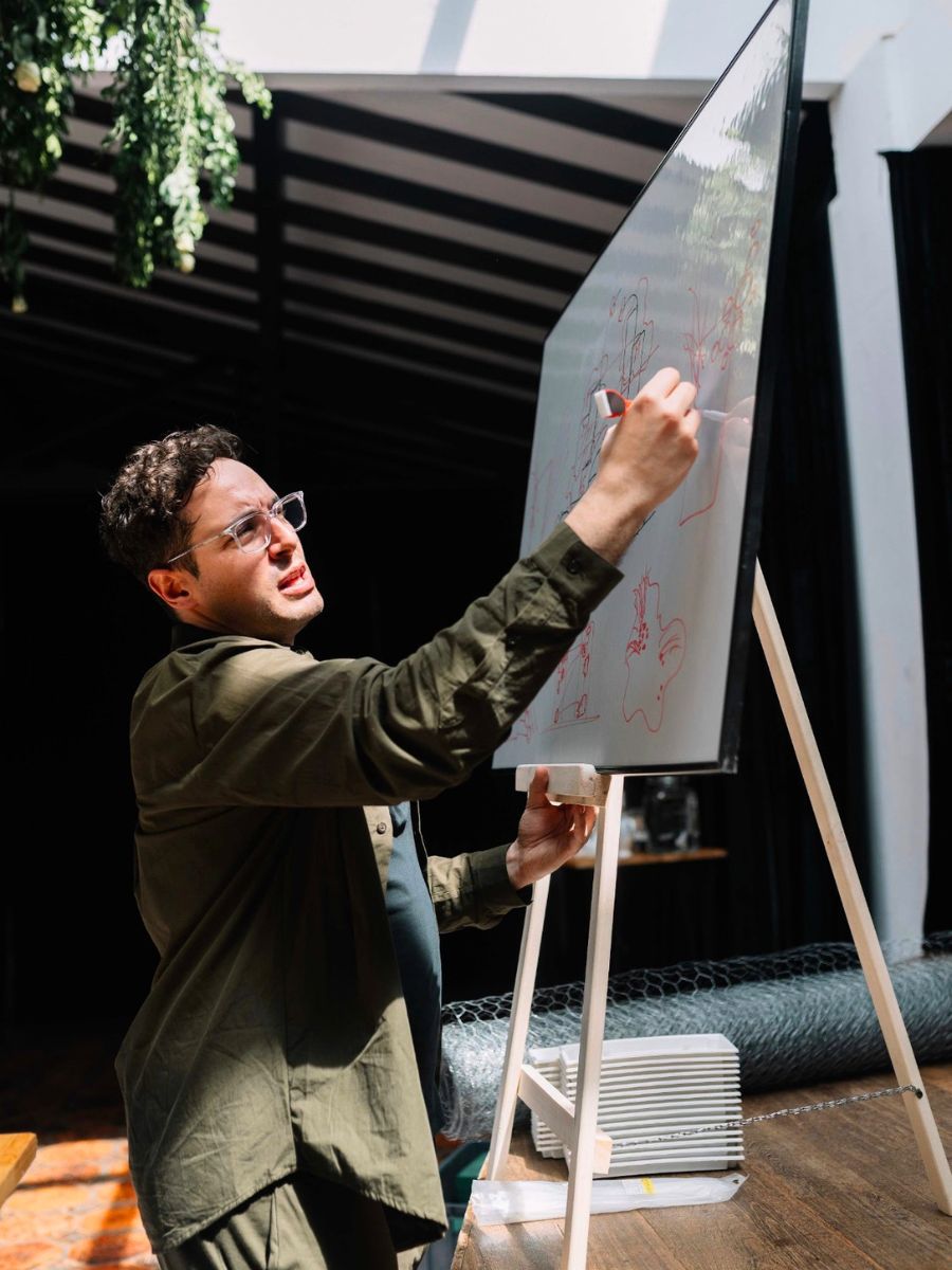 Alex Molina giving a workshop