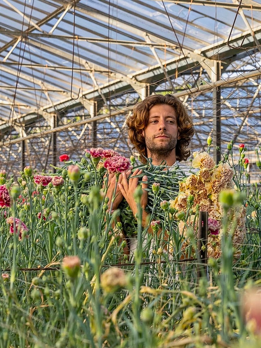 Collectif de la Fleur Fran&ccedil;aise (CFF) Is a French Non-Profit Association Dedicated to the Promotion and Consumption of Locally Grown, Seasonal Cut Flowers in France