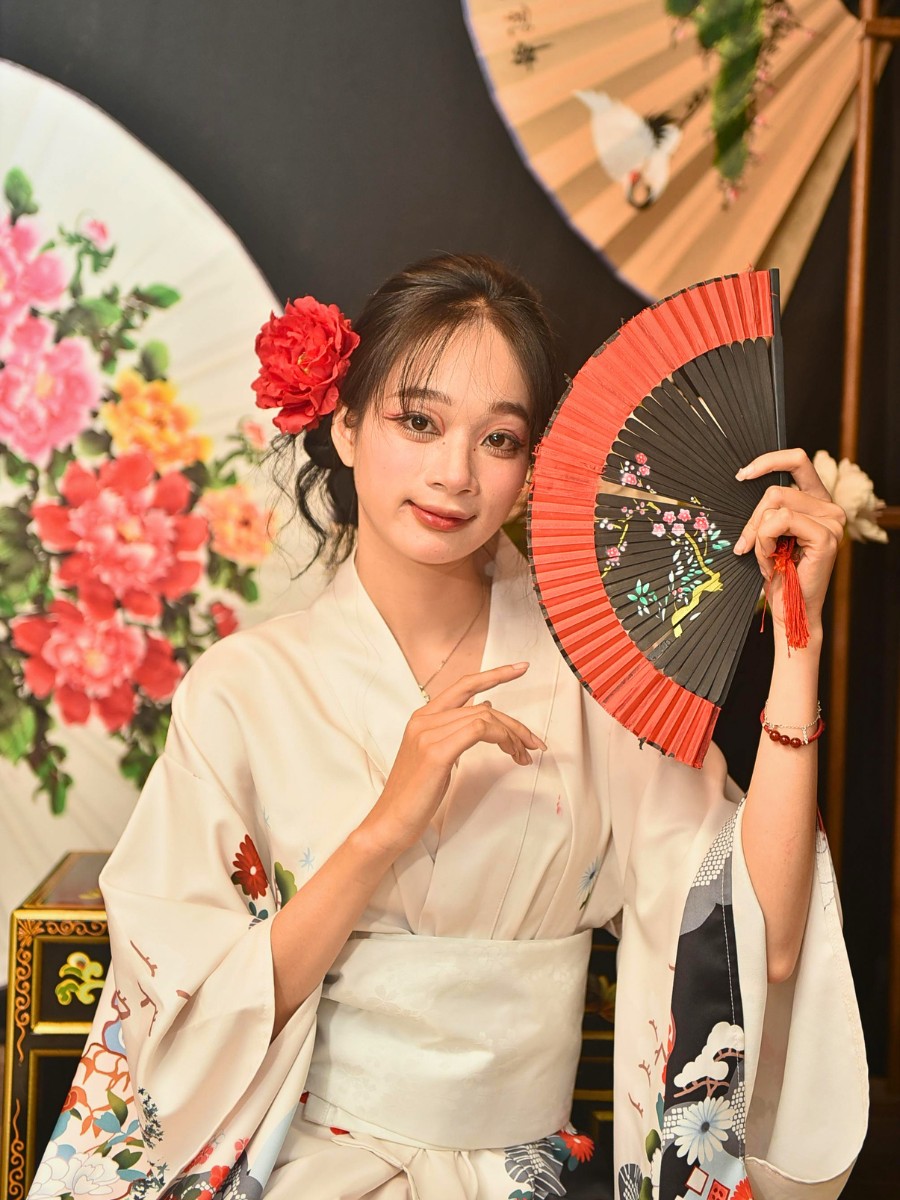 Why Are Flowers Important in Japanese Culture?