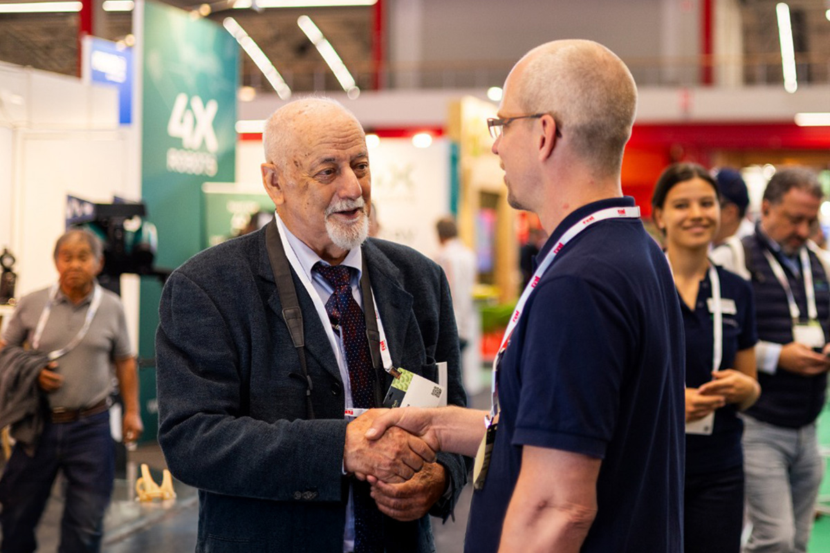 GreenTech Amsterdam 2025 Two men shaking hands