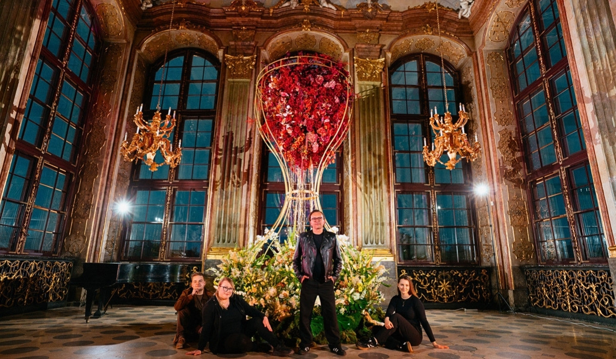 The Hourglass of Bloom floral design Zbigniew Dziwulski’s Hourglass of Bloom, a Floral Dialogue Between History and the Future