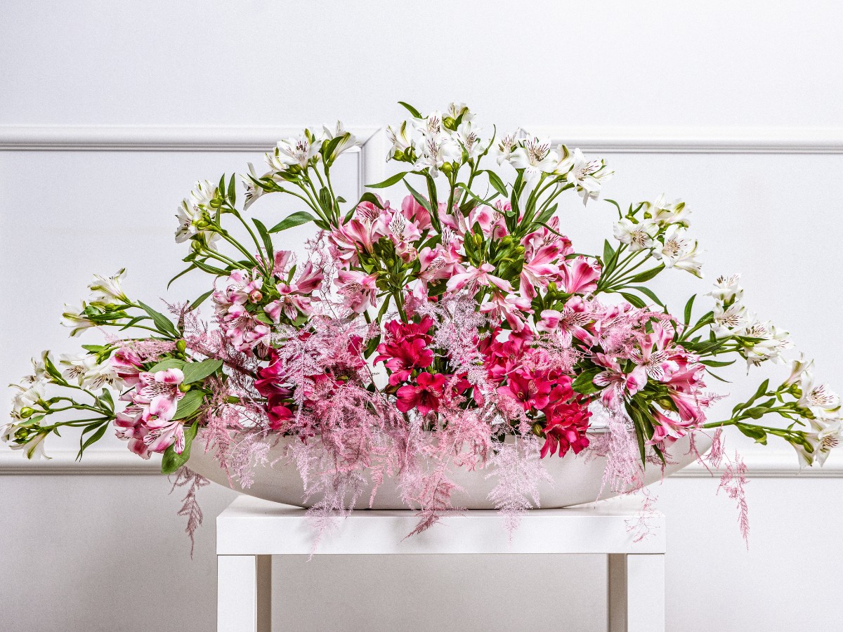 Floral Designer Anna Loshakova Creates Exquisite Interior Designs With Premium Alstroemeria Varieties From Miss Alstroemeria.