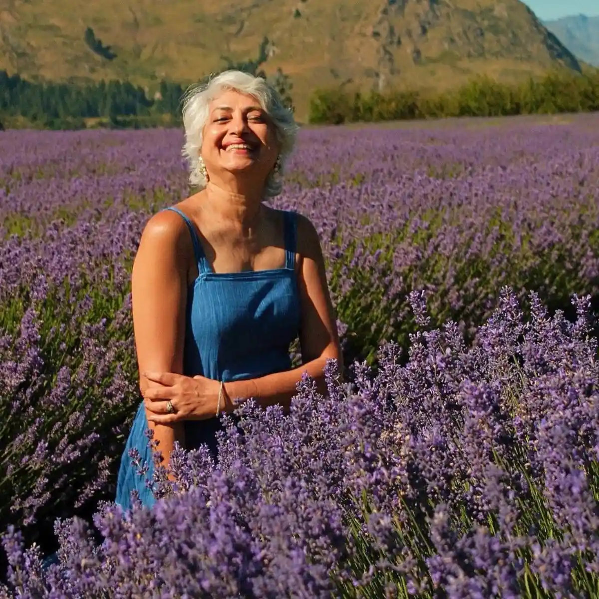Lady pose for photo in lavender field