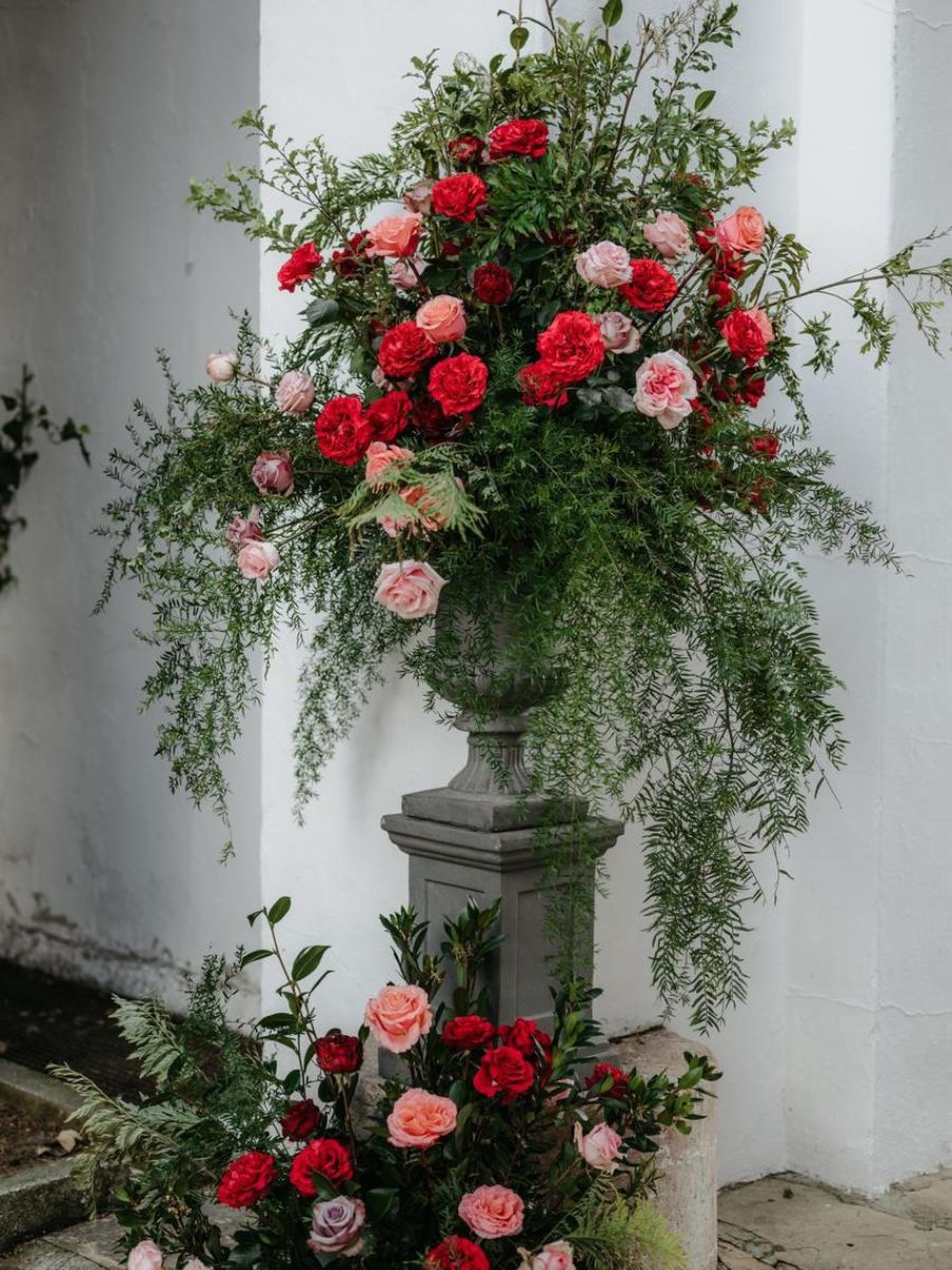 Large installations using mayras roses Large installations using mayras roses