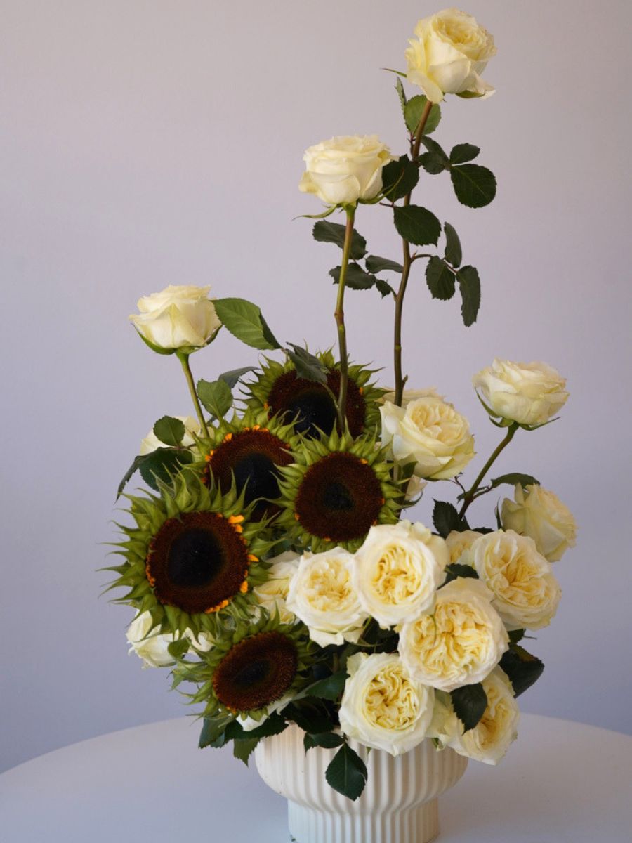 Light yellow mayras roses in a design Light yellow mayras roses in a design