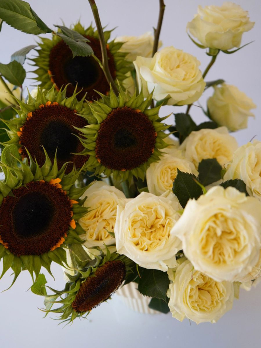 Yellow garden roses with sunflowers Yellow garden roses with sunflowers