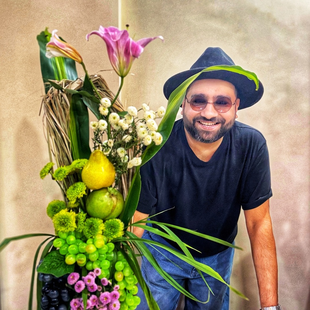 Manu Mahalwar with flowers