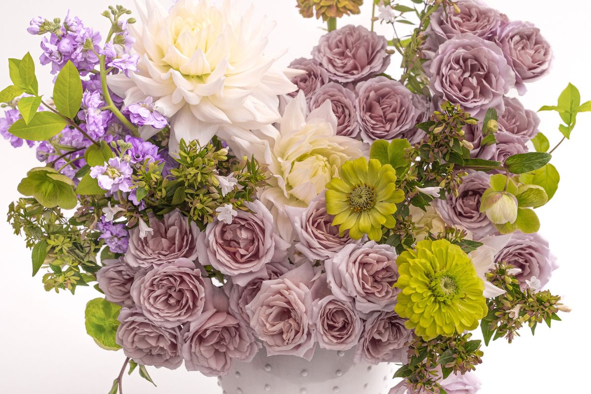Light purple spray roses in a design