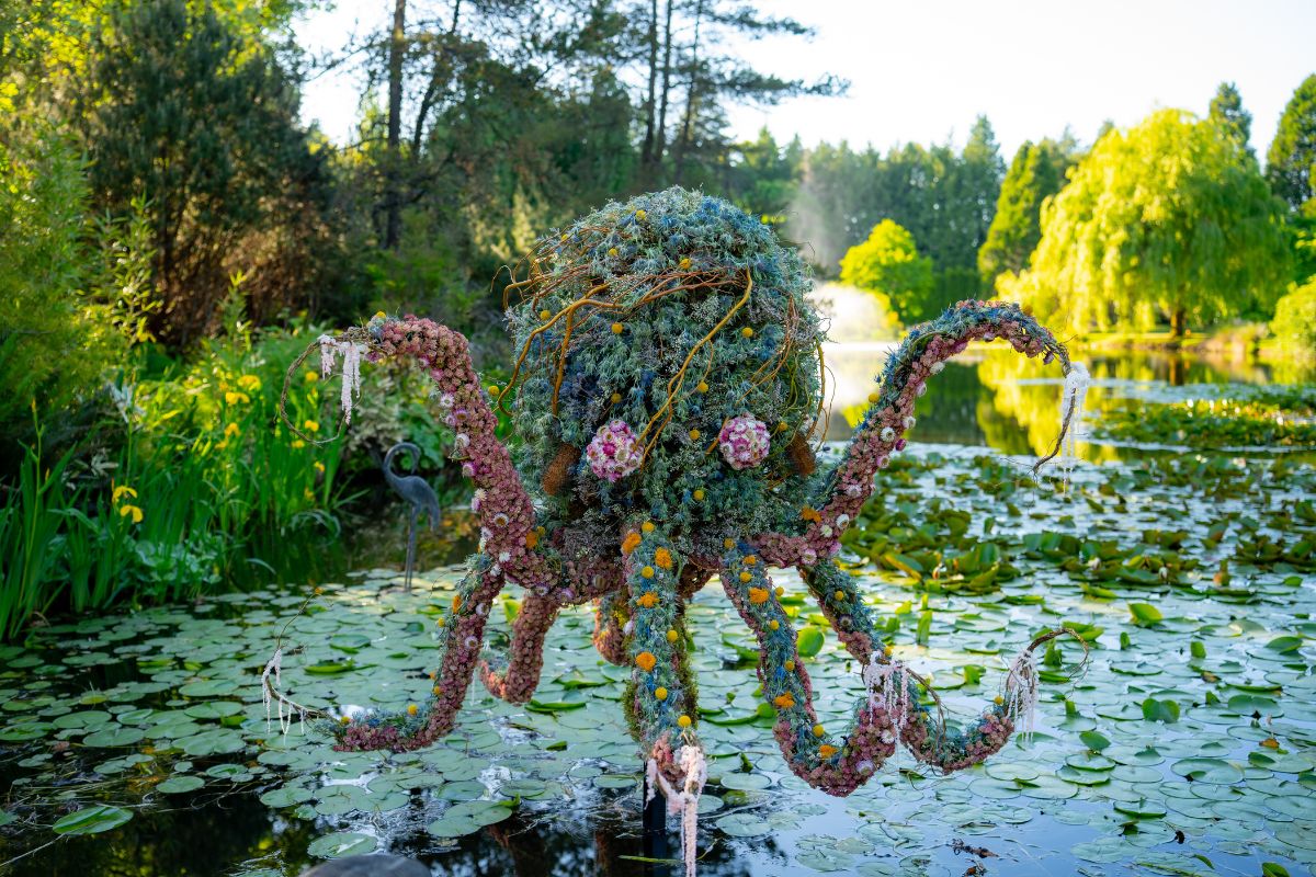 Octopus made out of flowers
