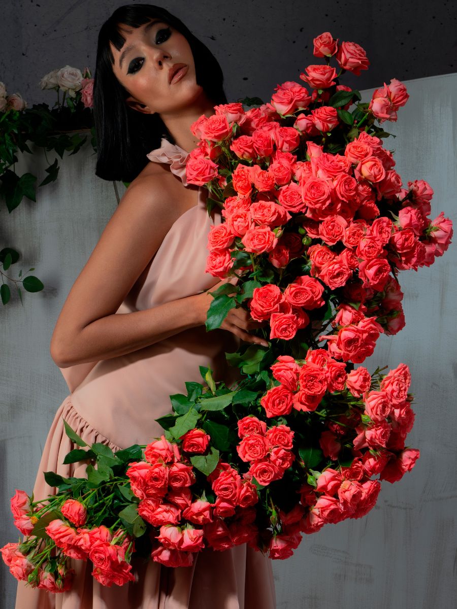 Fibonacci spray roses by Alma Spray Roses