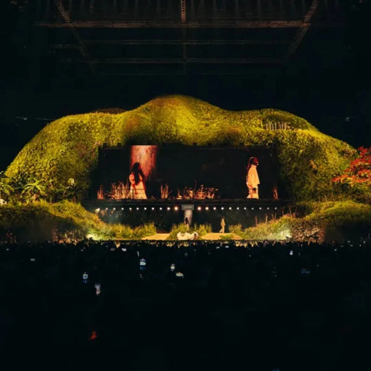 Bad Bunnys green stage