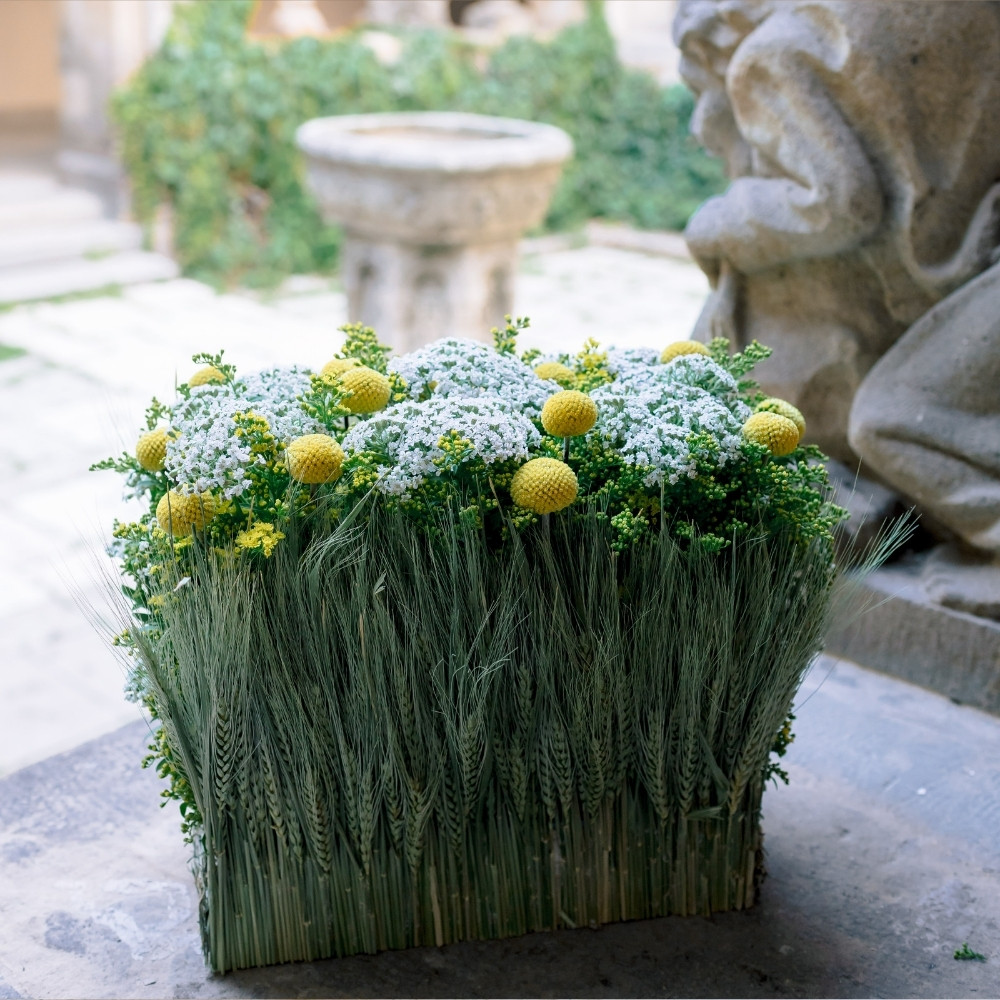 Kriszti&aacute;n K&ouml;ver Creates Summer-Themed Floral Designs With Flowers From Grower Marginpar