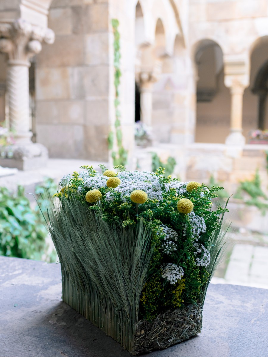 Natural Grasses in Contemporary Design Krisztián Köver Creates Summer-Themed Floral Designs With Flowers From Grower Marginpar