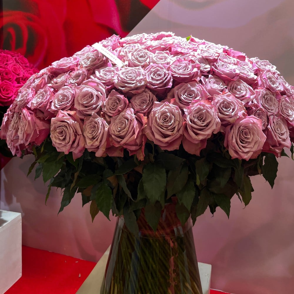Rose Bahati&reg; From Genviv Delivered by De Ruiter East Africa.