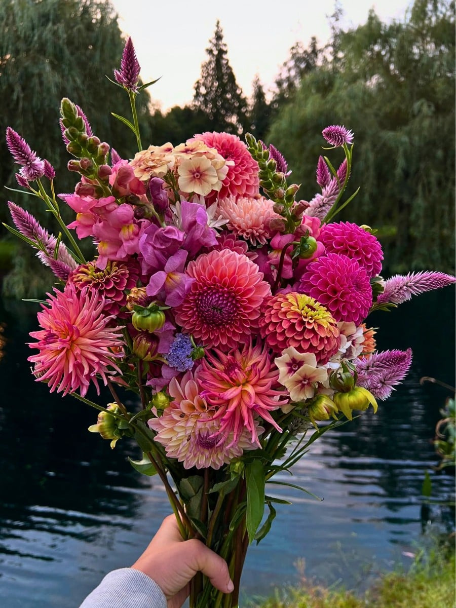 What Flowers Are Typical for Summer Bouquets?