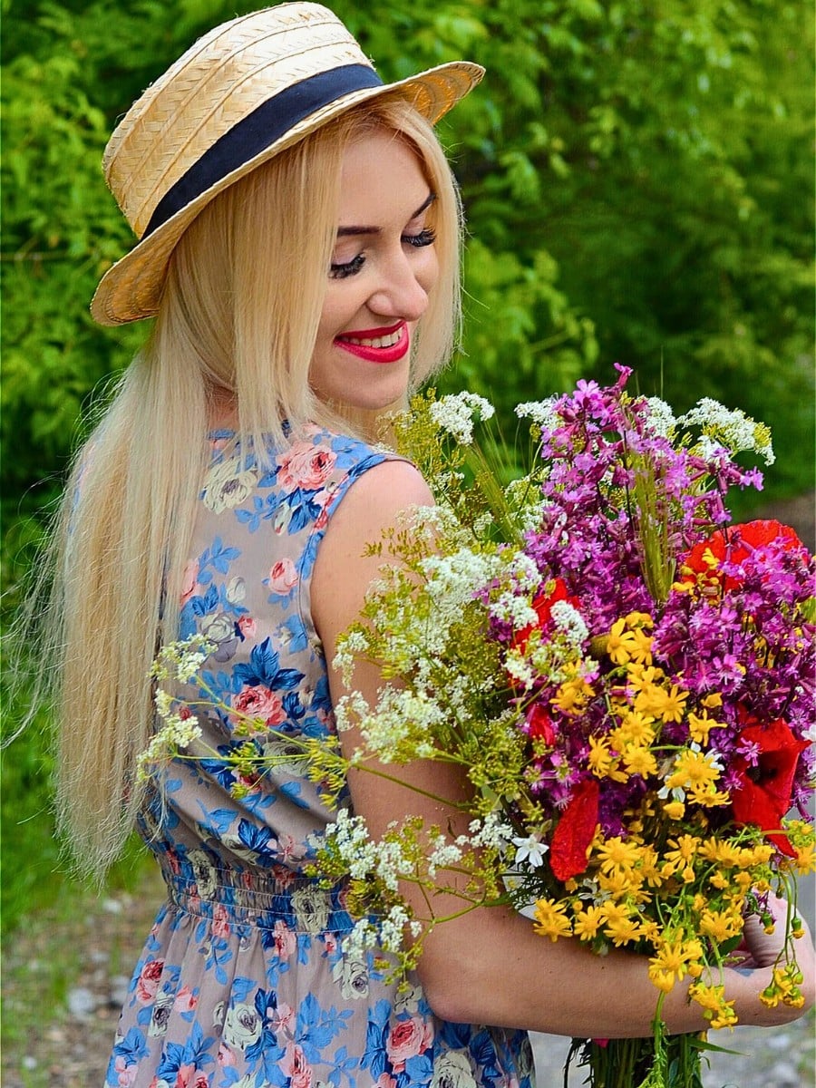 What Flowers Are Typical for Summer Bouquets?
