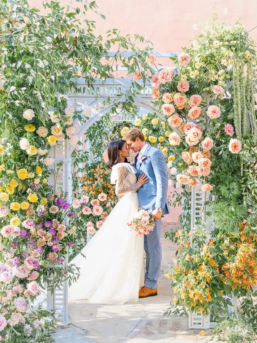 Typical Summer Wedding Flowers and How (And Why) They Work So Well