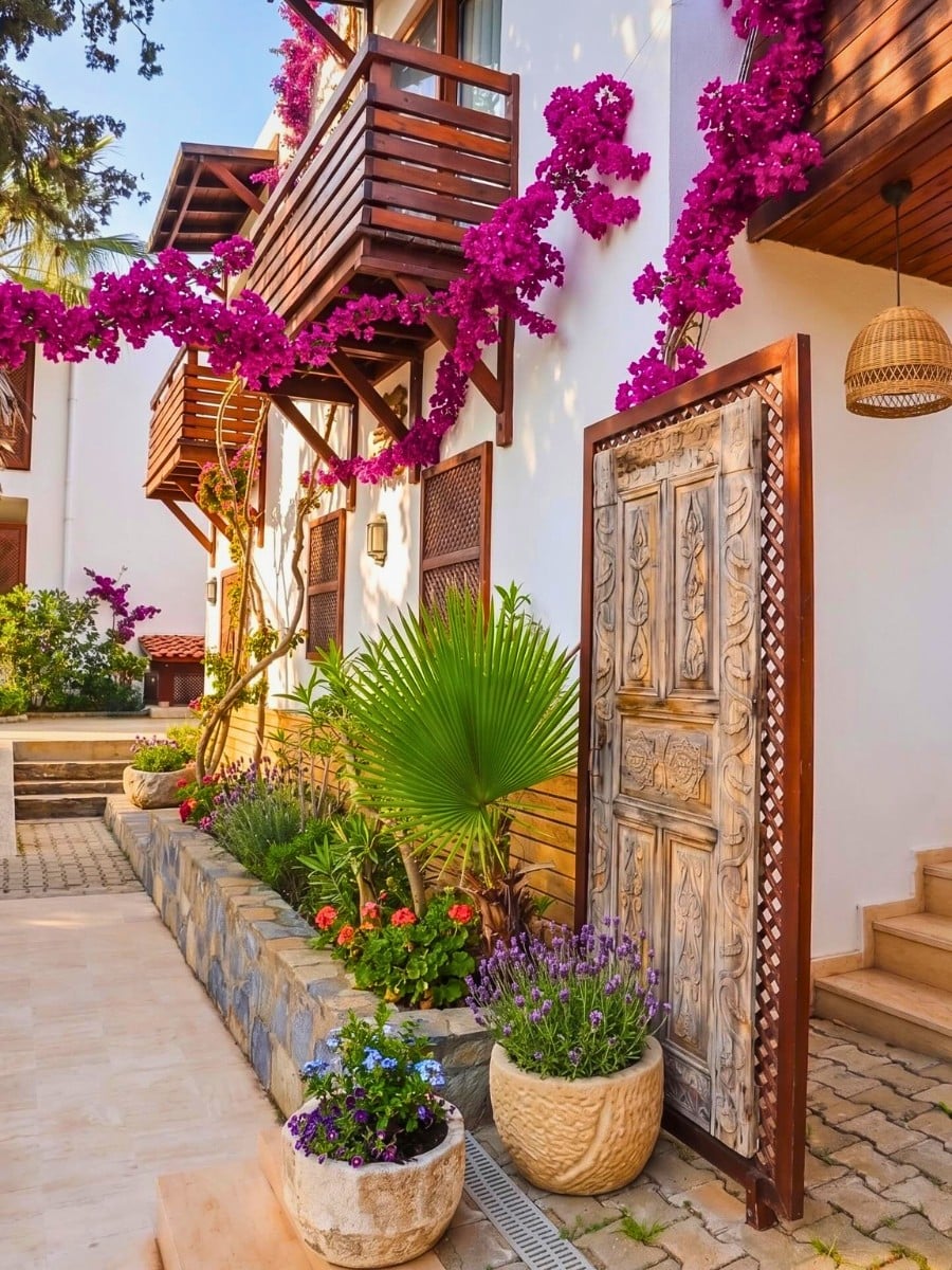 Mediterranean Gardens Recreate a Piece of an Ideal Summer Destination in Your Home
