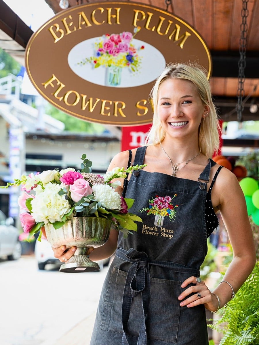 How Do You Choose Fresh Flowers at a Flower Shop?