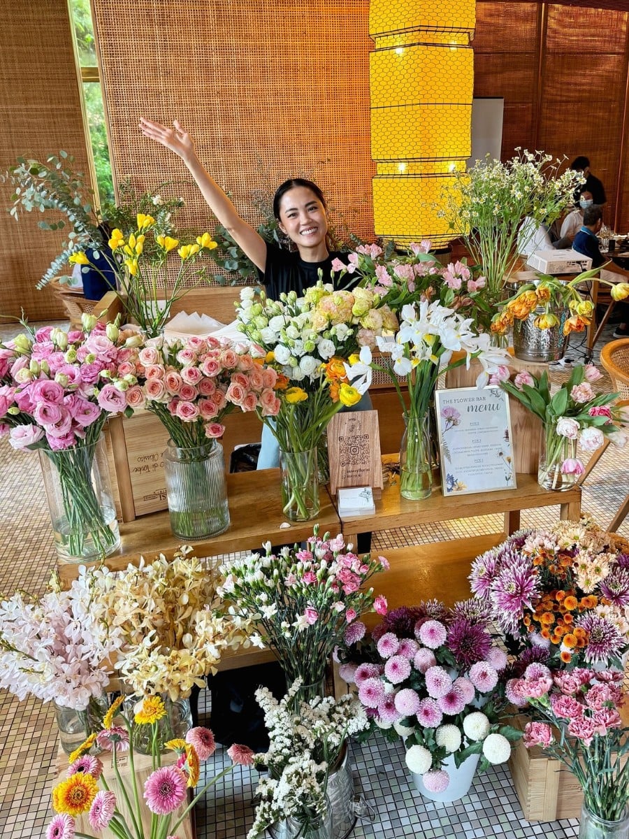 How Do You Choose Fresh Flowers at a Flower Shop?