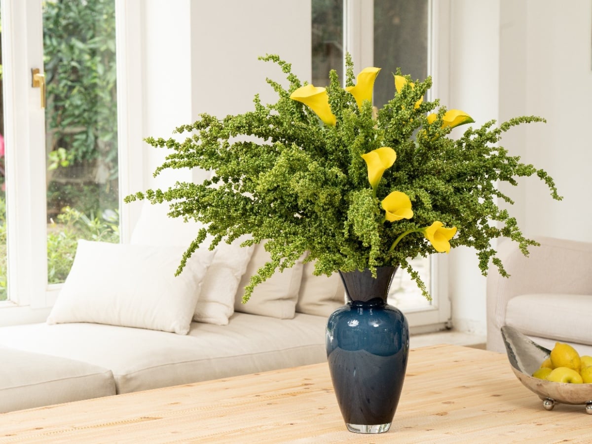 Green and yellow floral design Why Danziger's Green Flowers Are Becoming a New Language in Modern Floral Design